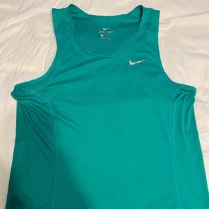 Nike top